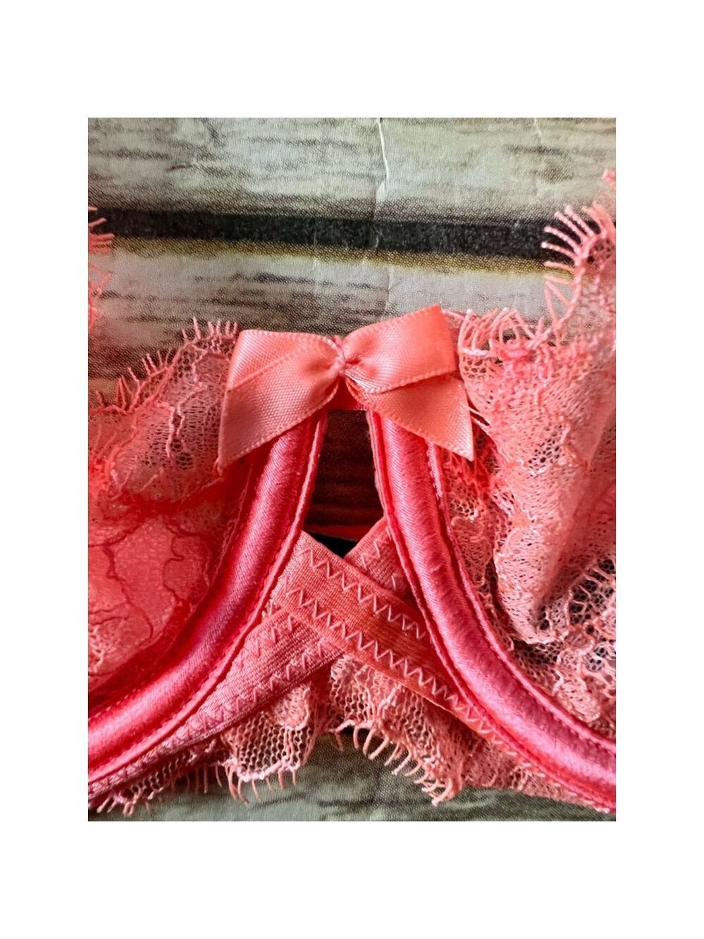 VICTORIAS SECRET SHEER LACE BRA-32D - Picture 4 of 7